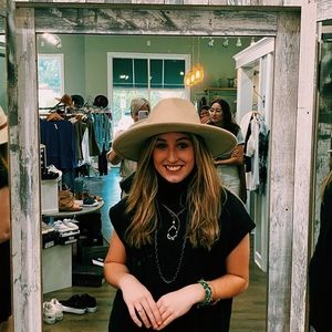 Meet your Posher, Emma